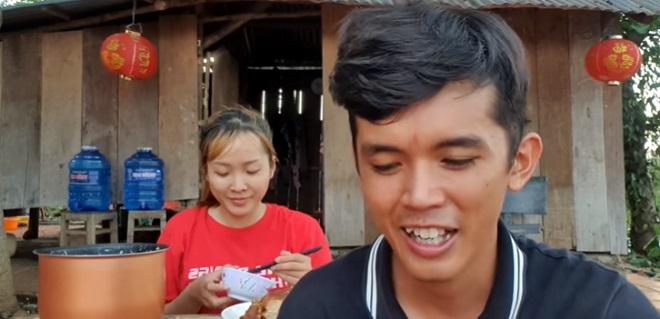 Cuộc sống hai YouTuber nghèo nhất Việt Nam sau khi lấy vợ xinh như hot girl-6