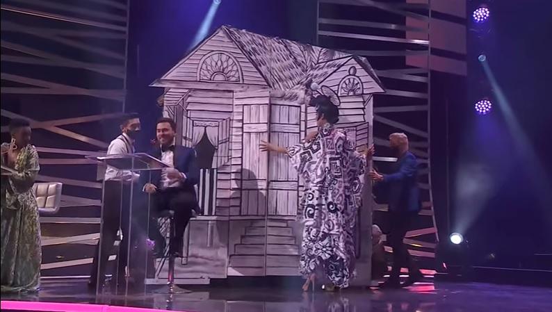 Thí sinh Miss Universe 2020 bị la ó vì thi quốc phục câu giờ-1