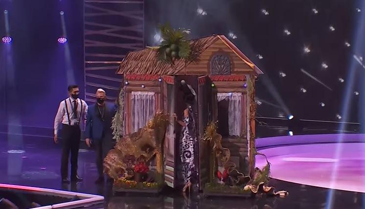 Thí sinh Miss Universe 2020 bị la ó vì thi quốc phục câu giờ-2