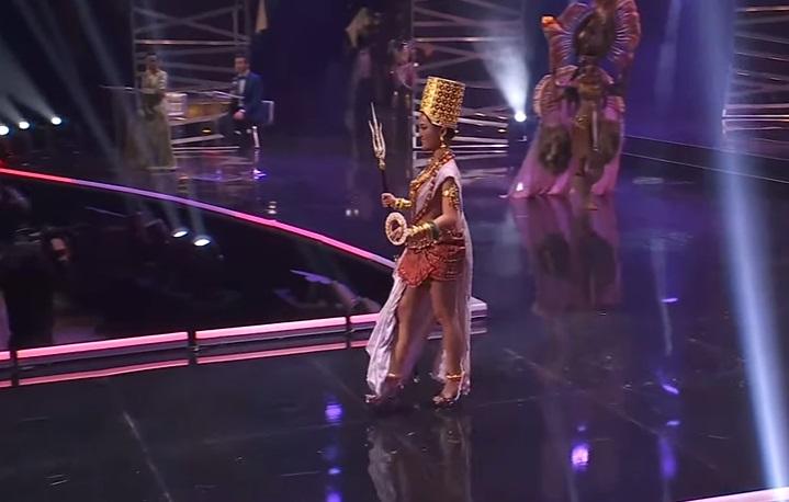 Thí sinh Miss Universe 2020 bị la ó vì thi quốc phục câu giờ-5