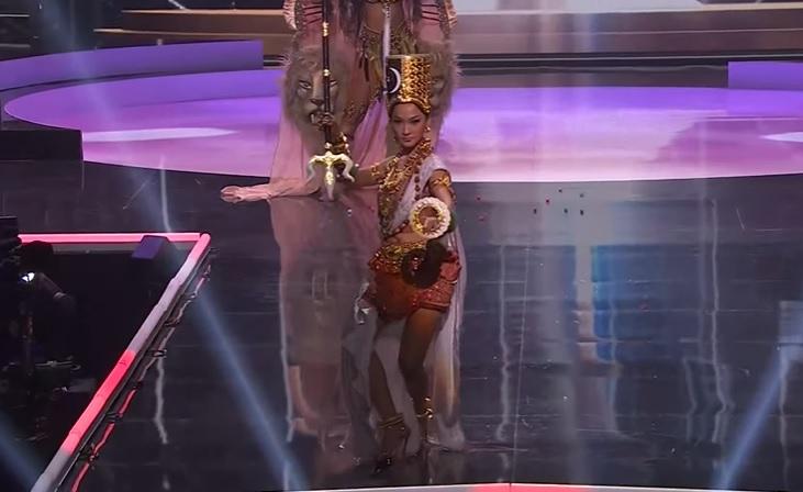 Thí sinh Miss Universe 2020 bị la ó vì thi quốc phục câu giờ-6