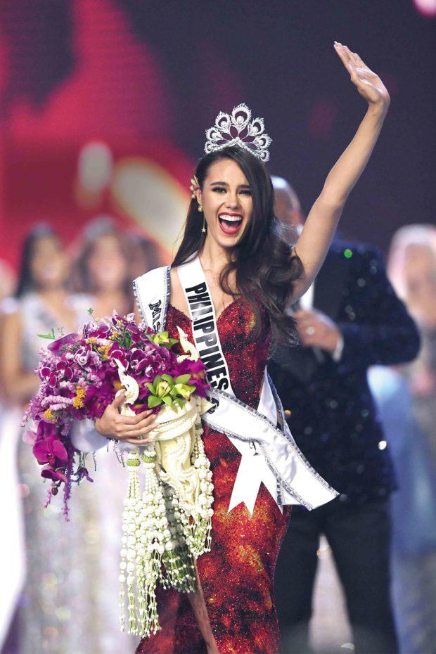 Miss Universe Catriona Gray bị chỉ trích vì loại thẳng quốc phục Philippines-7