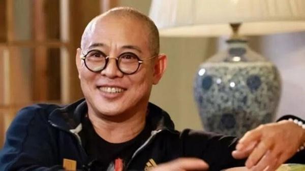 Tuy nhiên thực tế, hình ảnh được đăng tải không phải là ảnh chụp gần đây của Lý Liên Kiệt mà xuất phát từ chuyến viếng thăm Bhutan của ông vào khoảng 4 năm trước.