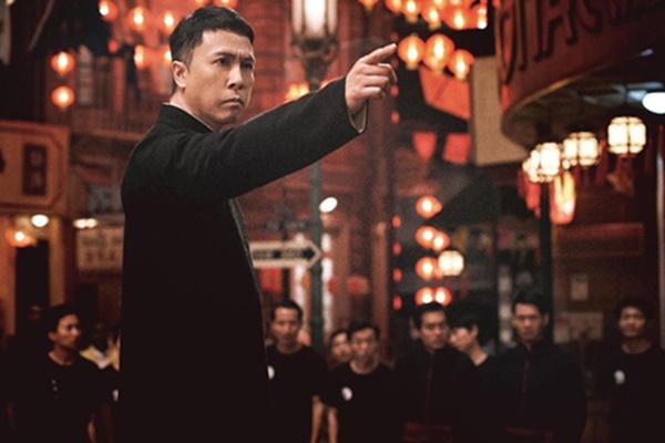 Ở tuổi U60, Chân Tử Đan vẫn hoạt động miệt mài trên phim trường và cống hiến cho khán giả những màn võ thuật đặc sắc.