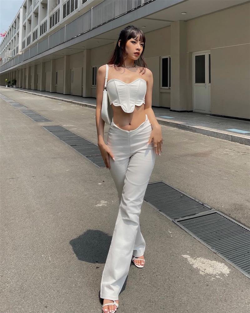 Quần cạp trễ lăm le hot trở lại được cả sao Việt lẫn sao ngoại lăng-xê-9