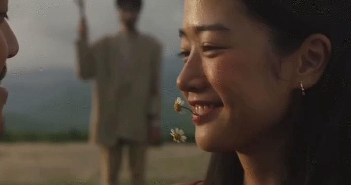 Amandine - nữ chính trốn tìm trong MV của Đen Vâu ngoài đời hot đến thế nào?-1