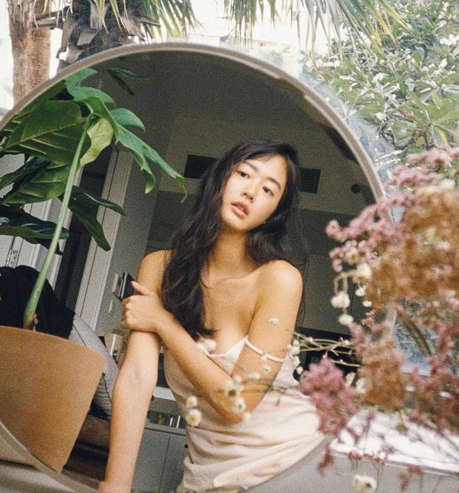 Amandine - nữ chính trốn tìm trong MV của Đen Vâu ngoài đời hot đến thế nào?-5