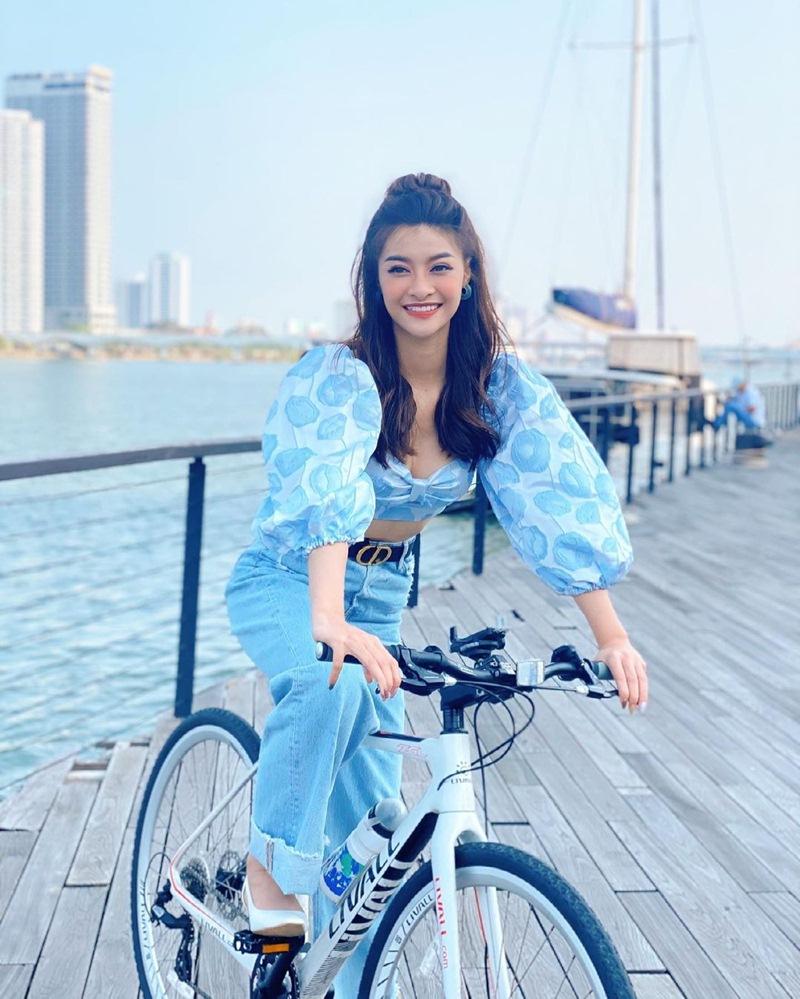 Street style: Chi Pu gợi cảm hết nấc - Tiểu Vy khoe chân dài cực phẩm-7