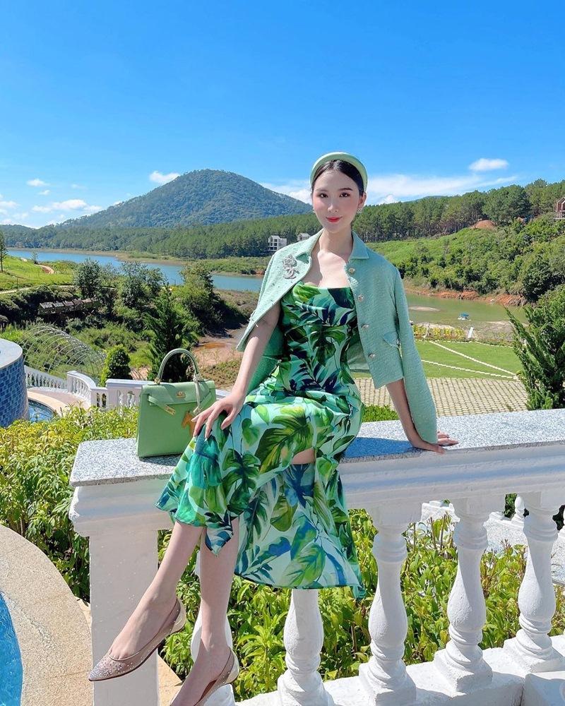 Style cuối tuần: Lệ Quyên dát cả cây hàng hiệu - Minh Hằng tối giản mà sang-5