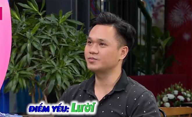 Hớn hở gặp gái xinh chưa từng yêu, anh chàng nắm tay không chịu buông-2