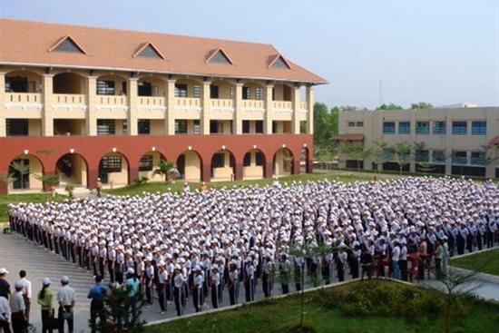 Tin mới vụ nữ sinh xăm mình, đăng Facebook: Bộ GD&ĐT nói gì?