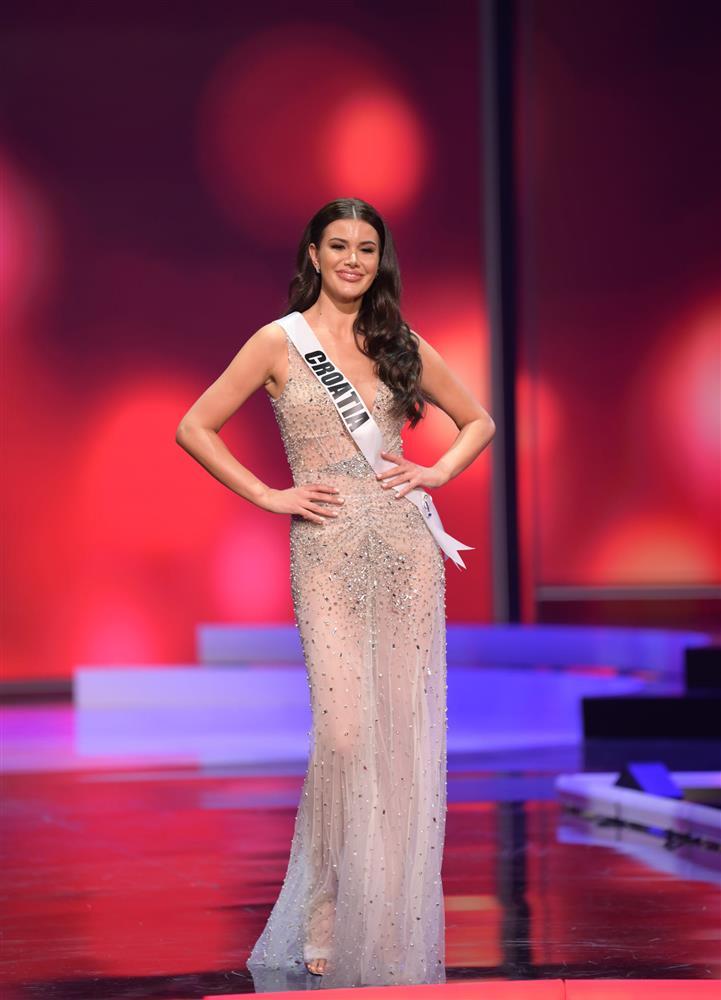 Thí sinh diện váy dạ hội lộ cả nội y ở bán kết Miss Universe-3