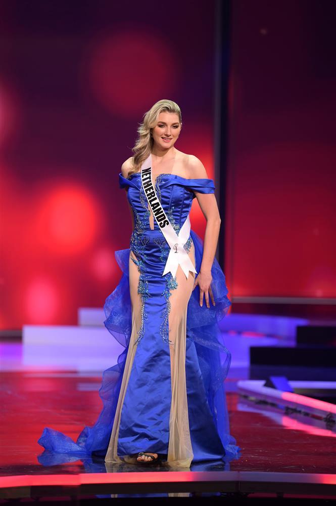 Thí sinh diện váy dạ hội lộ cả nội y ở bán kết Miss Universe-4