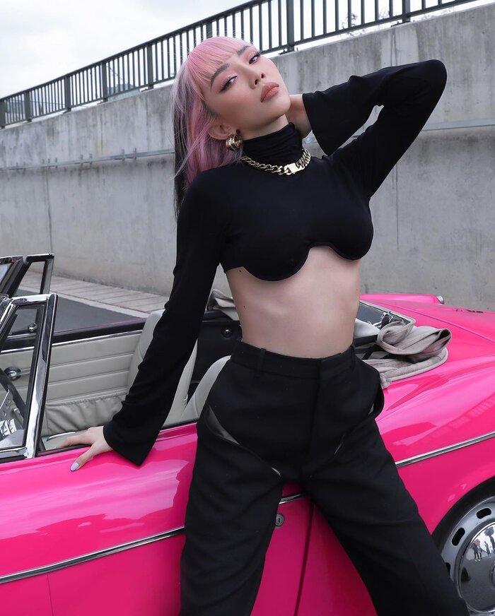 Mẫu áo gợi cảm nhất năm nay được cả sao Việt lẫn sao ngoại lăng xê nhiệt tình-3