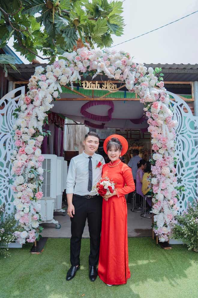 Cặp đôi chung bàn thời cấp hai, 8 năm sau về chung một giường-3