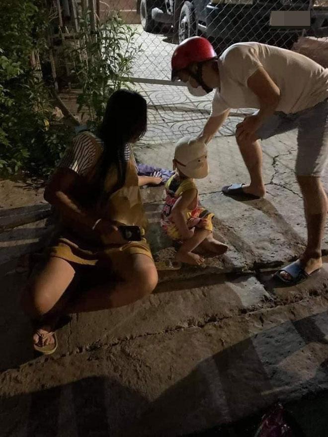 Xót xa mẹ trẻ mang bầu đau bụng nằm vỉa hè, CSGT gọi chồng tắt máy vì bận nhậu-2