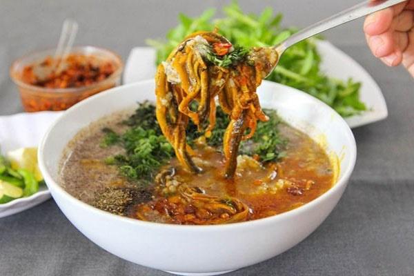 Dâu hào môn Hà Tăng cuối tuần làm nông dân, khoe trái xoài bự gần 1kg trong vườn biệt thự-5