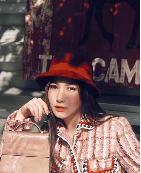 Hương Tràm chỉ đăng ảnh selfie, chân dung giữa nghi vấn bầu bí-2