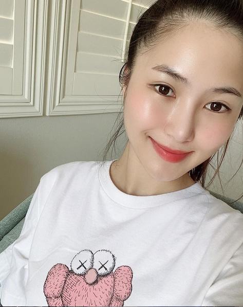 Hương Tràm chỉ đăng ảnh selfie, chân dung giữa nghi vấn bầu bí-3