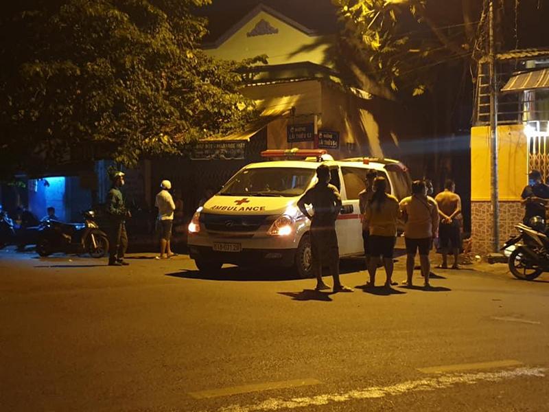 Xe máy Exciter kẹp 3 phóng nhanh vào hẻm, 1 nam 1 nữ tử vong, 1 người nguy kịch-2