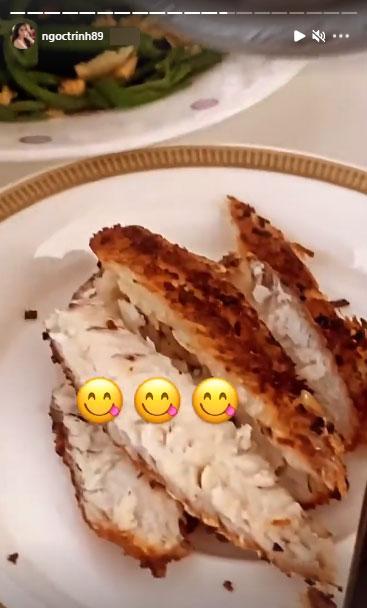 Ngọc Trinh được chiều như bà hoàng, ăn cá cũng có người gỡ xương-1