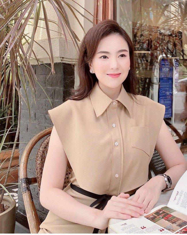 Học các chị đẹp Vbiz diện áo sát nách, vừa che bắp tay to lại đảm bảo thanh lịch-3