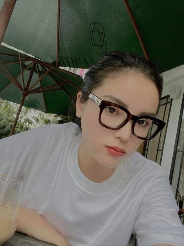 Kỳ Duyên đăng ảnh cận mặt, viết kèm: "Thèm ăn bánh bao ghê".