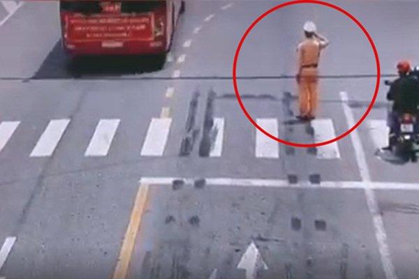 Bé gái nhảy múa, bắn tim tặng bố mẹ đi chống dịch thành công-2