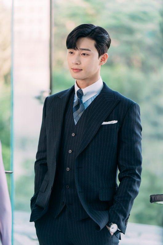 Vào ngày 15/5, Park Seo Joon đã tổ chức một buổi họp fan trực tuyến có tên “Park Seo Joon, Comma” để kỷ niệm 10 năm hoạt động nghệ thuật. Nhiều ngôi sao khác như BTS V, Park Hyung Sik và Kim Ji Won đã gửi lời chúc mừng tới anh.