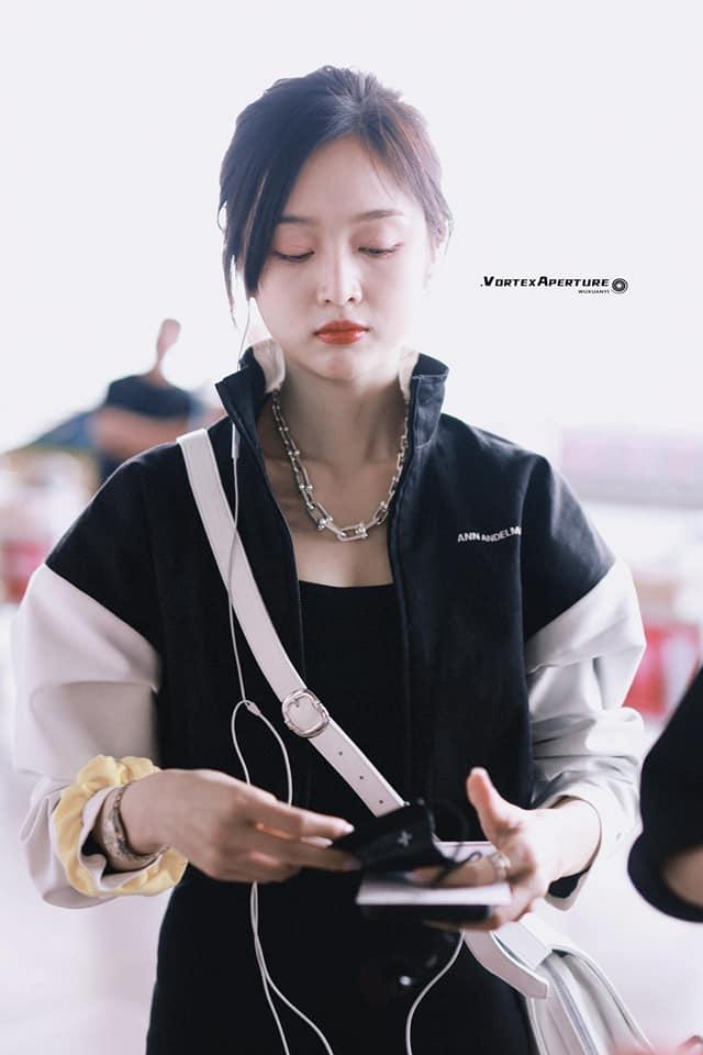 Ngô Tuyên Nghi lộ cằm nhọn hoắt, mặt hốc nhận không ra-2