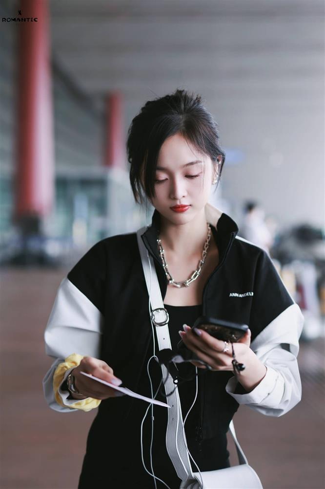 Ngô Tuyên Nghi lộ cằm nhọn hoắt, mặt hốc nhận không ra-5