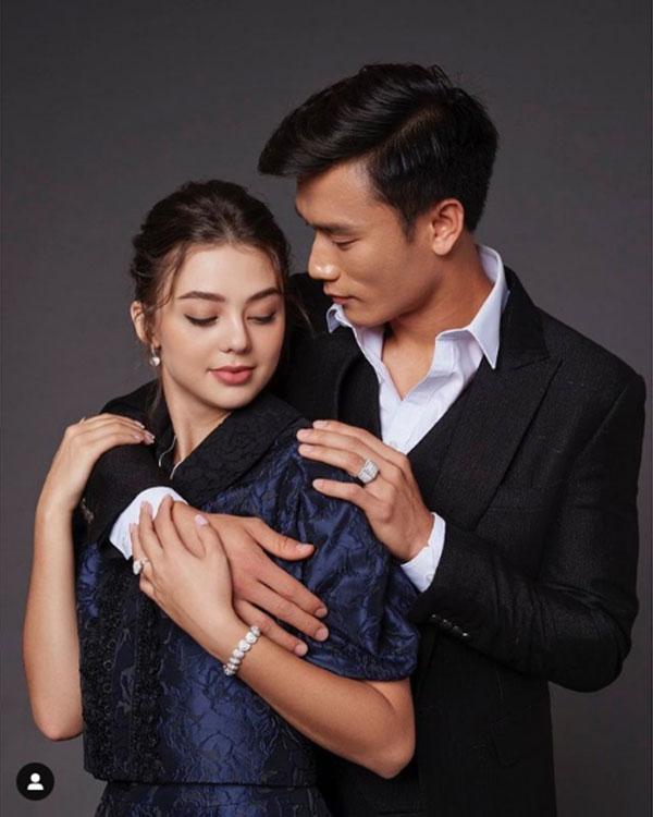 Show hình cùng bạn gái, nổi bật nhất là bàn tay hư Bùi Tiến Dũng-2