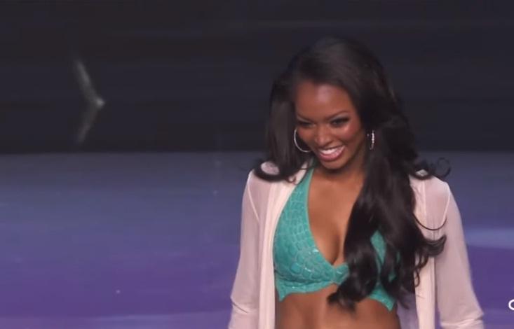 Top 21 thi bikini, Khánh Vân catwalk thiếu lửa-8