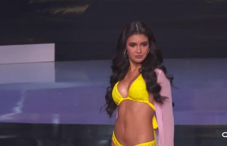 Top 21 thi bikini, Khánh Vân catwalk thiếu lửa-11