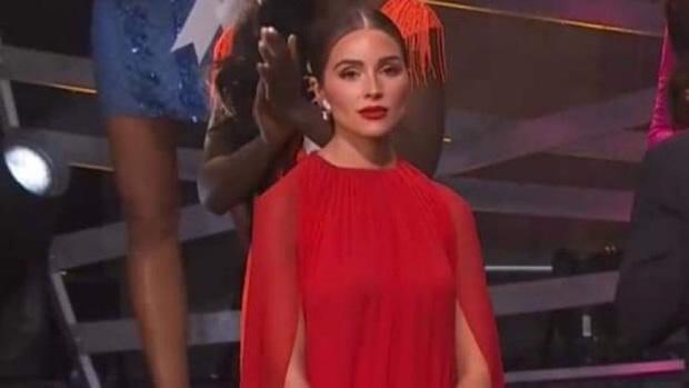 Biểu cảm hiểu chết liền của mỹ nhân dẫn chung kết Miss Universe 2020-3