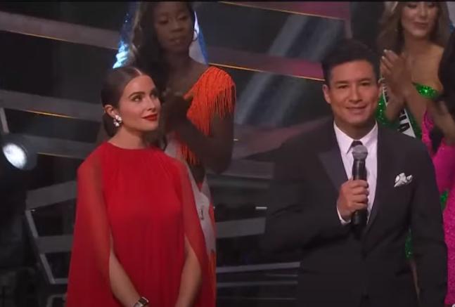 Biểu cảm hiểu chết liền của mỹ nhân dẫn chung kết Miss Universe 2020-4