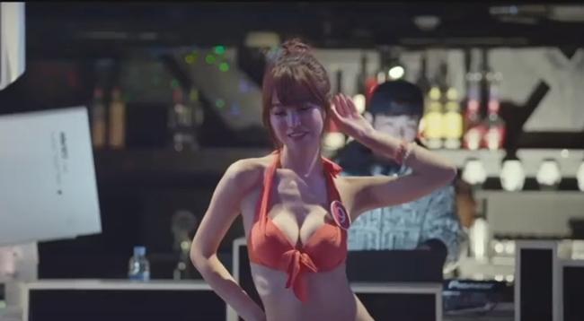 Trong phim điện ảnh Sui gia đại chiến 2/Meet the In-laws 2 (2015) , Jin Se Yeon có cảnh quay nóng bỏng khi diện bikini.