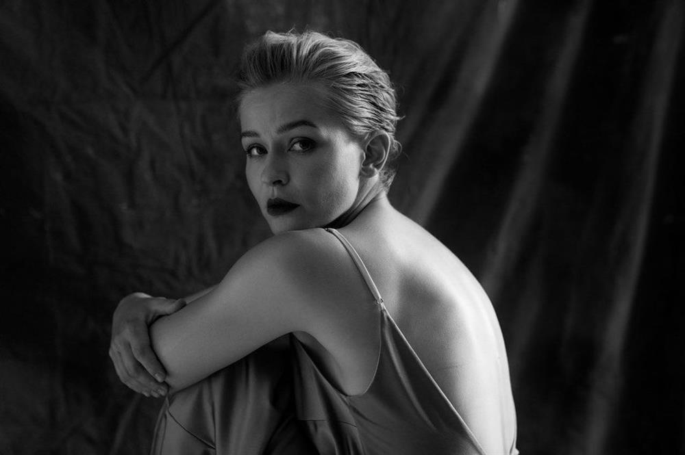 Mỹ nhân được chọn ra ngoài vũ trụ quay phim là ai?-10