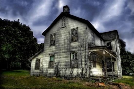 Thầy tử vi tiết lộ: Nhà có 5 điều này 'âm khí' cao, cả đời không may mắn