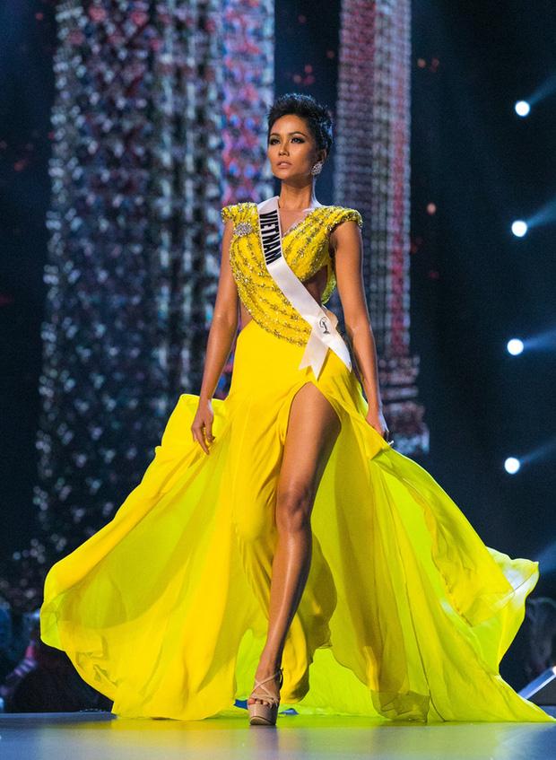 7 chiếc váy đẹp nhất Miss Universe của mỹ nhân Việt: Ai là người nổi nhất?-2