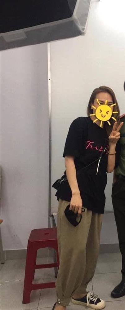 Mỹ Tâm mặc hẳn áo Tri Âm đến công an chụp hình căn cước công dân-1