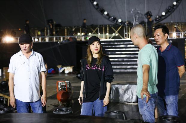 Mỹ Tâm mặc hẳn áo Tri Âm đến công an chụp hình căn cước công dân-2