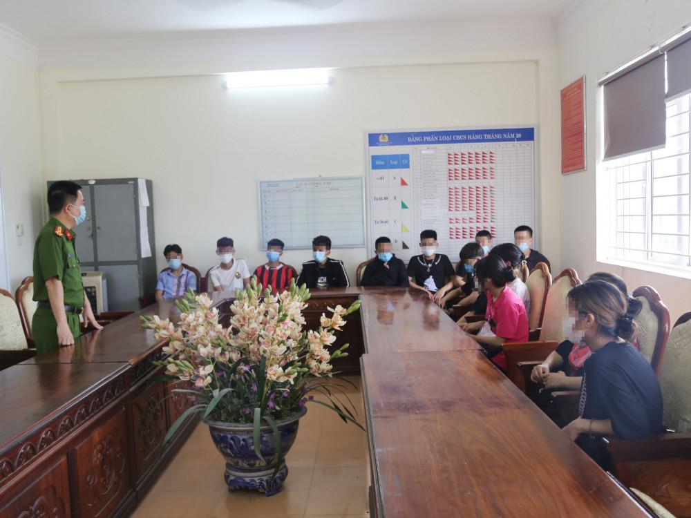 30 học sinh tụ tập đua xe, bốc đầu giữa dịch Covid-19 rồi khoe lên mạng xã hội-1