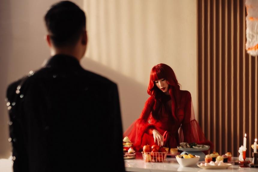 MV của Emily: Vấn đề có nằm ở nhạc 18+ và hình ảnh gợi dục?-3