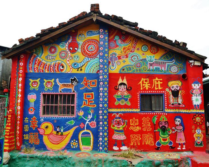 Muốn cứu ngôi làng khỏi bị phá dỡ, người đàn ông biến chúng thành thiên đường cầu vồng!-2