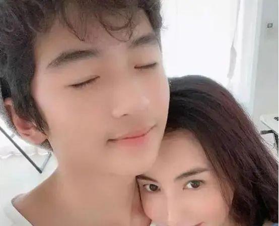 Trương Bá Chi mắng con trai 10 tuổi nơi công cộng-4