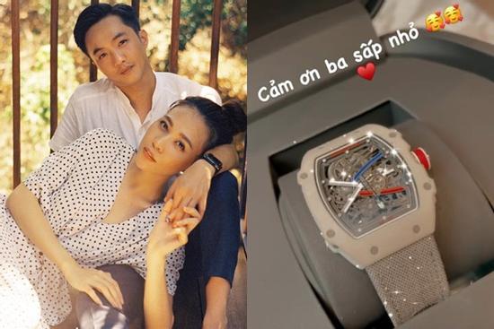 Cường Đô La tặng vợ đồng hồ, dân mạng té ngửa khi bóc giá