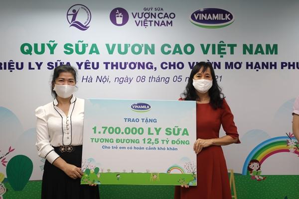 Vinamilk dành 2 triệu sản phẩm tiếp sức cộng đồng và tuyến đầu chống dịch-4