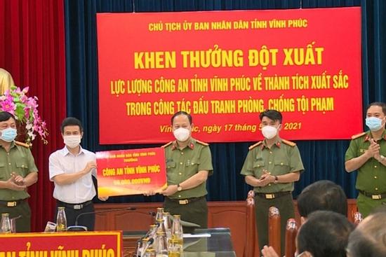 'Thưởng nóng' gần 100 triệu đồng cho Công an Vĩnh Phúc sau vụ bar Sunny