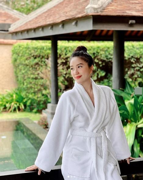 Bảo Thy liên tục lộ vòng 2 lùm lùm và câu chốt ngầm khẳng định bầu bí-9